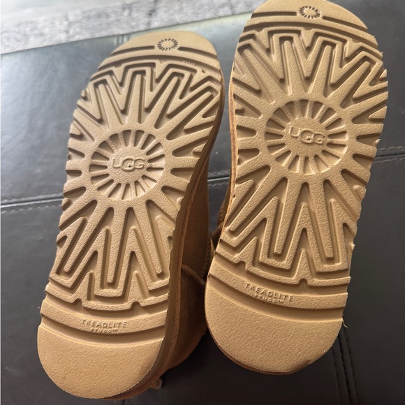 New FAUX UGG Suede Ankle Boots - Picture 2 of 4